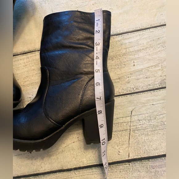 Forever Amazon black chunky platform booties boots. 7.5 - Picture 4 of 12